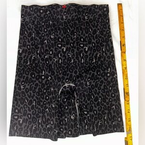 SPANX Shapewear Shorts Sz Medium